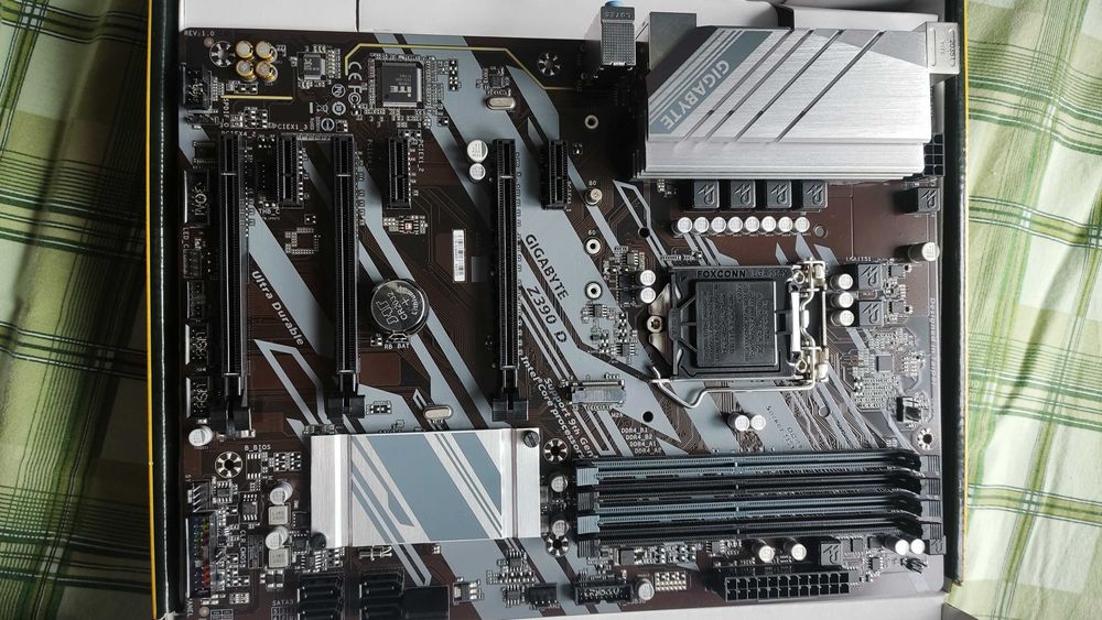Gigabyte Z390 D (s1151-V2, Intel Z390
