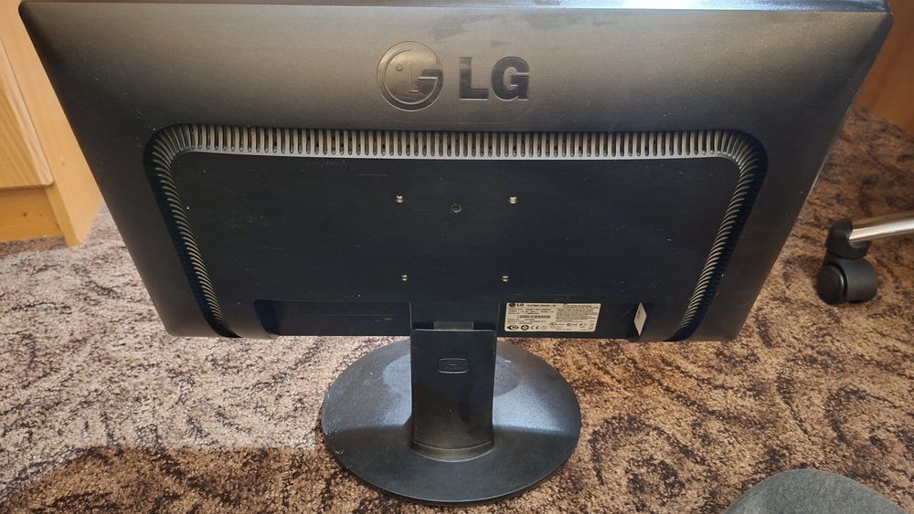Монитор LG Flatron 22"