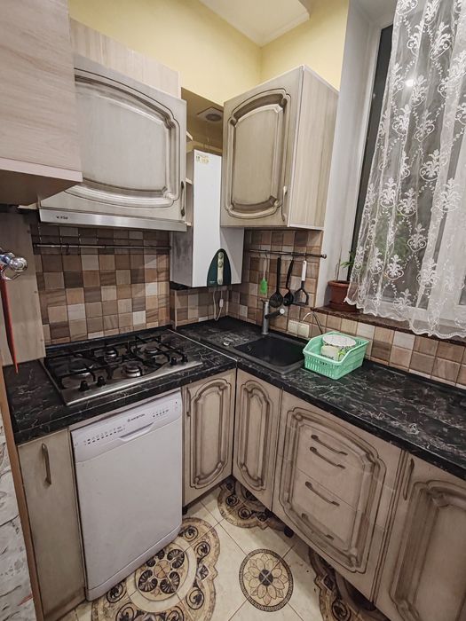 Здається в оренду 4х кімнатна квартира.