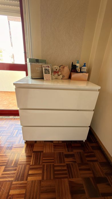 Comoda usada  Ikea