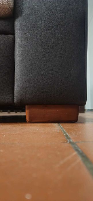 Conjunto 2 sofás recentemente estofados – excelente estado