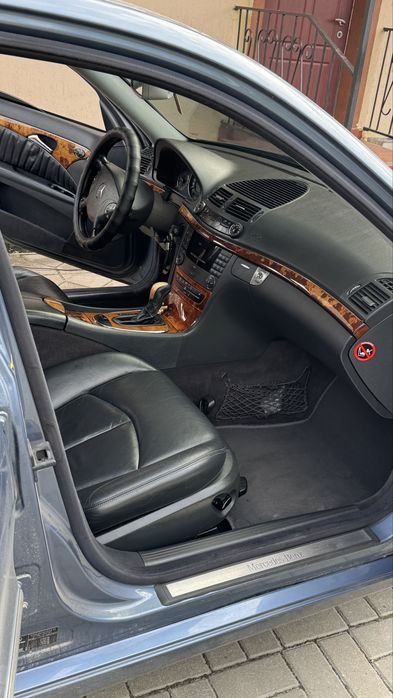 Mercedes Benz W211