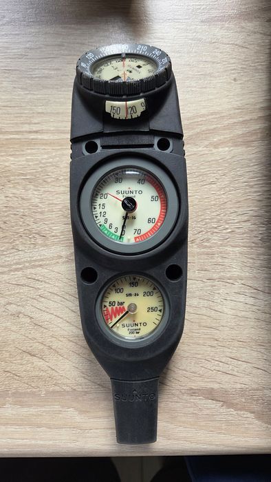 Komputer nurkowy SUUNTO i  automaty APEX