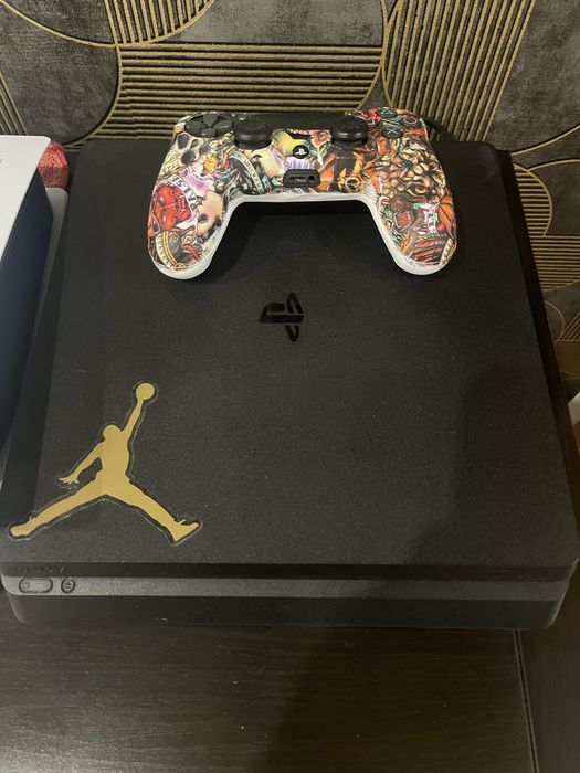 Playstation 4 (PS4)