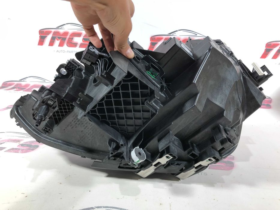 Farol Frente Otica BMW G42 SERIE 2 Direito Original