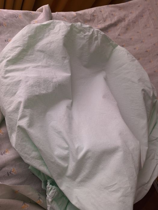 Наматрасник , простынь на резинке в овальную кроватку