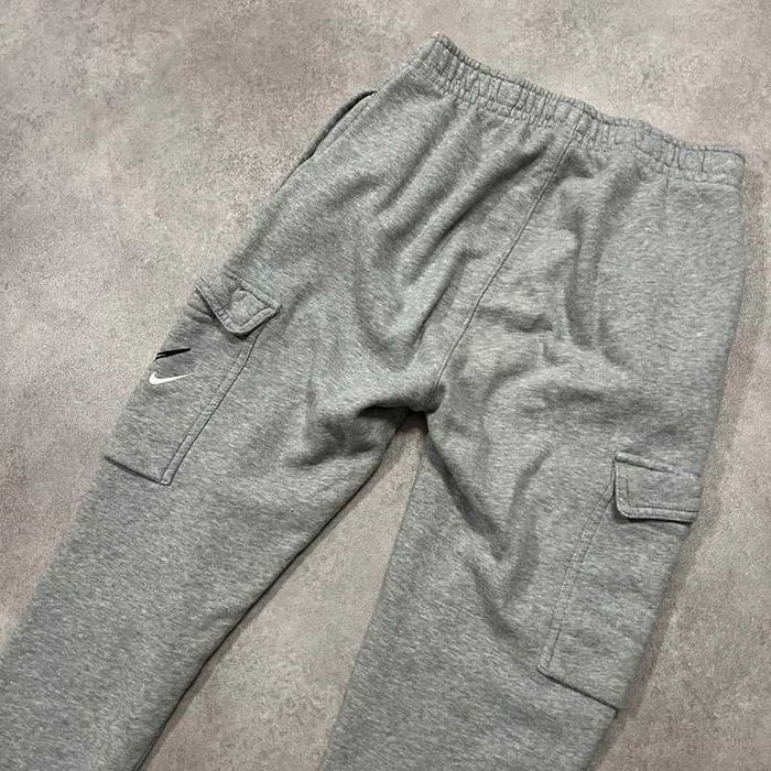 Spodnie Dresowe Nike Cargo Sweatpants Swoosh Swag Trendy Sport