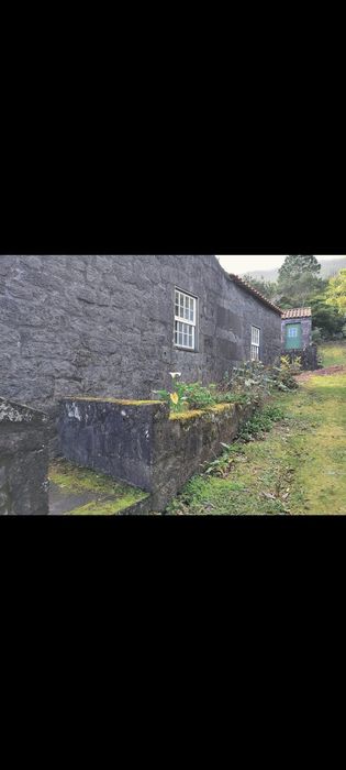 Terreno com 2 casas ilha do Pico