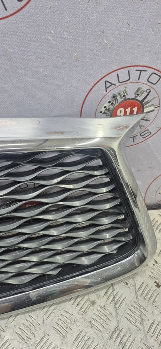 Решітка радіатора з емблемою на Infiniti Q60 2017-2022