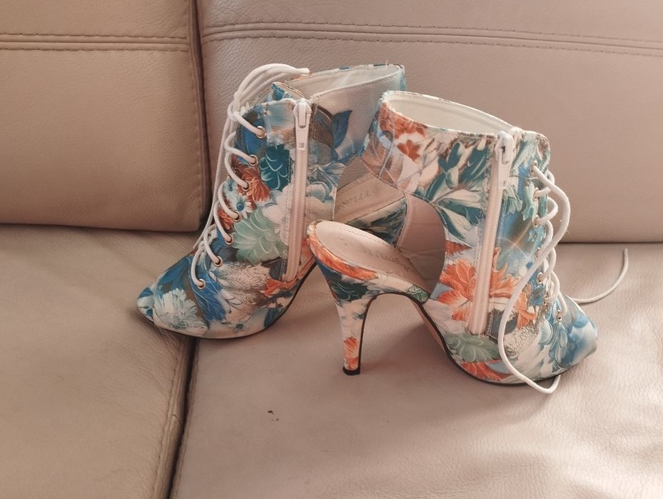 Buty rozmiar 38, kwiaty, wysoki obcas