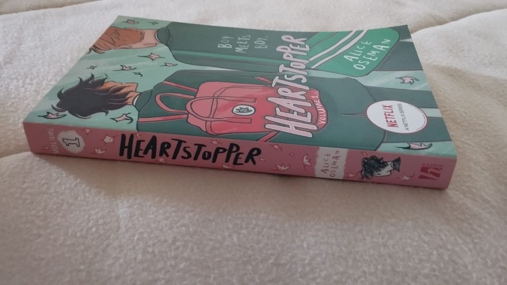 "Heartstopper: volume 1" em inglês