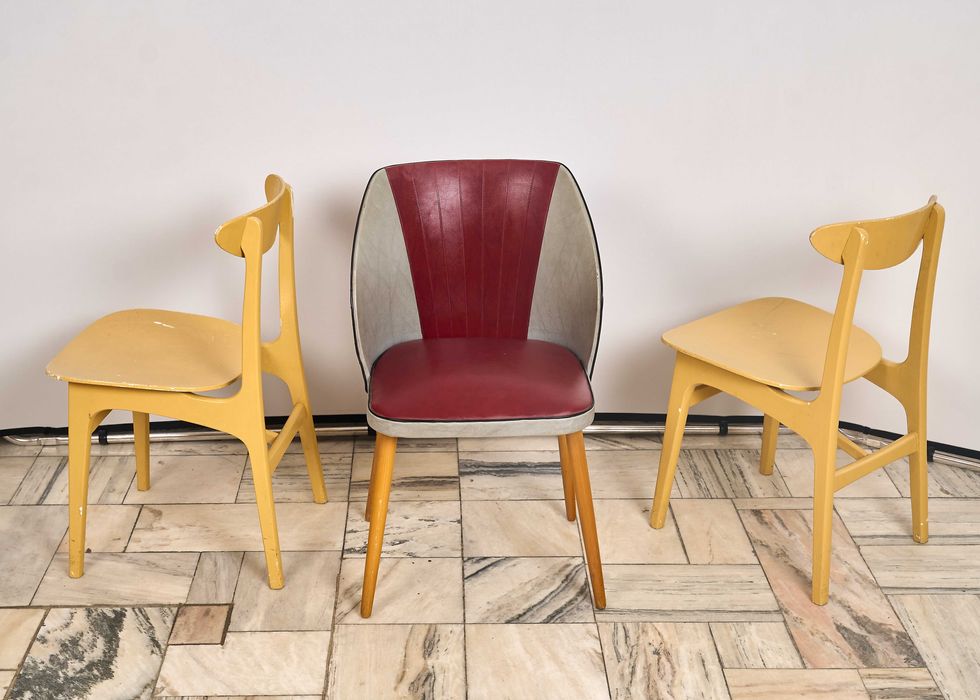 Krzesła na sprzedaż. Hałas prl vintage retro