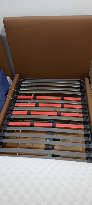 Cama articulada electricamente com 2 meses de uso