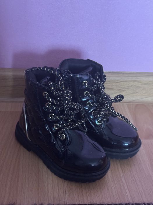 Чобітки лаковані