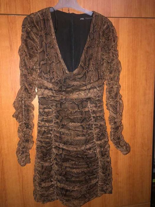 Vestido padrão cobra