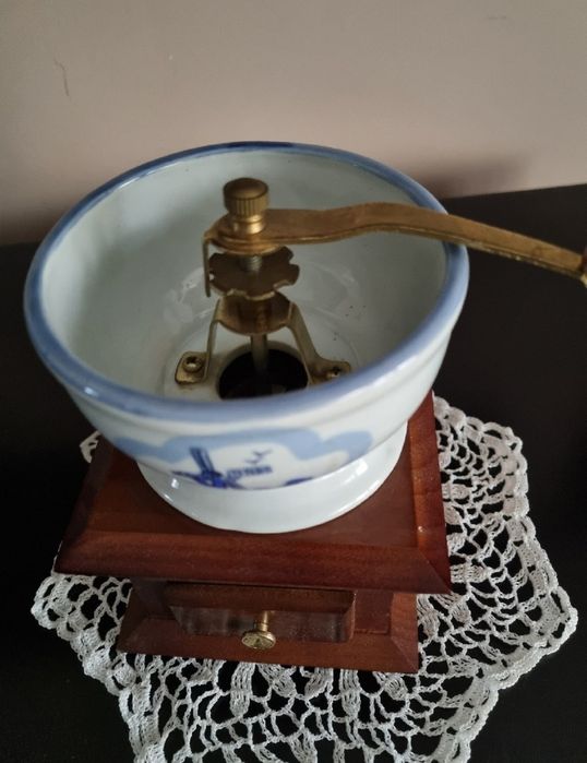 Mły porcelanowy wiatrak Delft