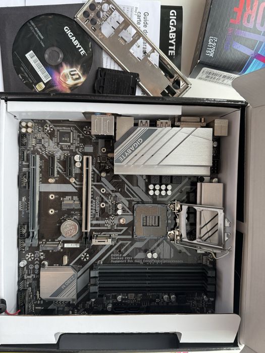 Комплект I7-9700K + Gigabyte Z390 + DDR4 16gb