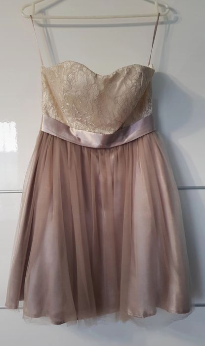 Gorsetowa sukienka z tiulem