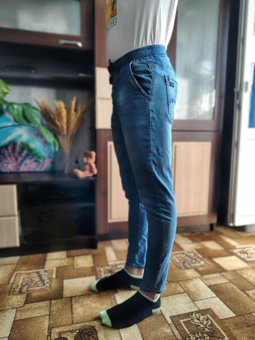 Продам джинсы спортивного плана.