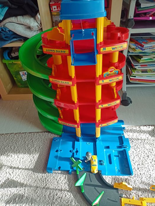 Продам авто паркінг