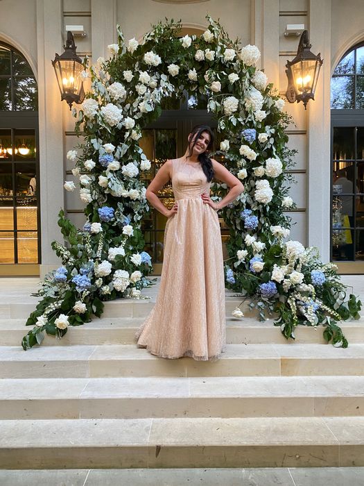 Продаю плаття на випускний та розпис(Львів)