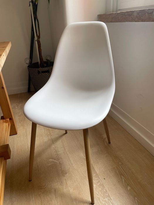 Cadeiras Brancas