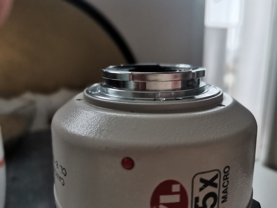 Canon 8-120mm 1:1.4-2.1 DO KAMERY