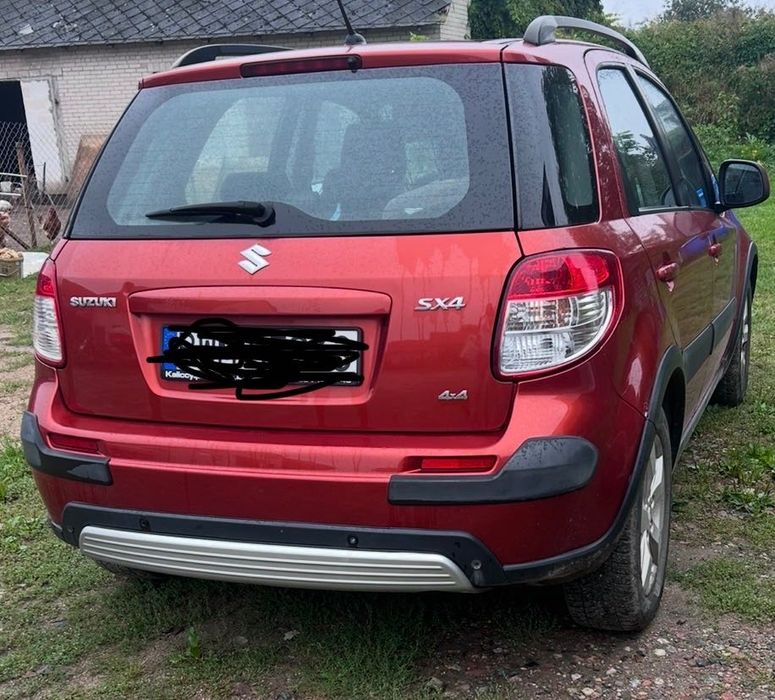 Samochód Suzuki Sx4 o mocy 150 KM. Podgrzewane fotele.