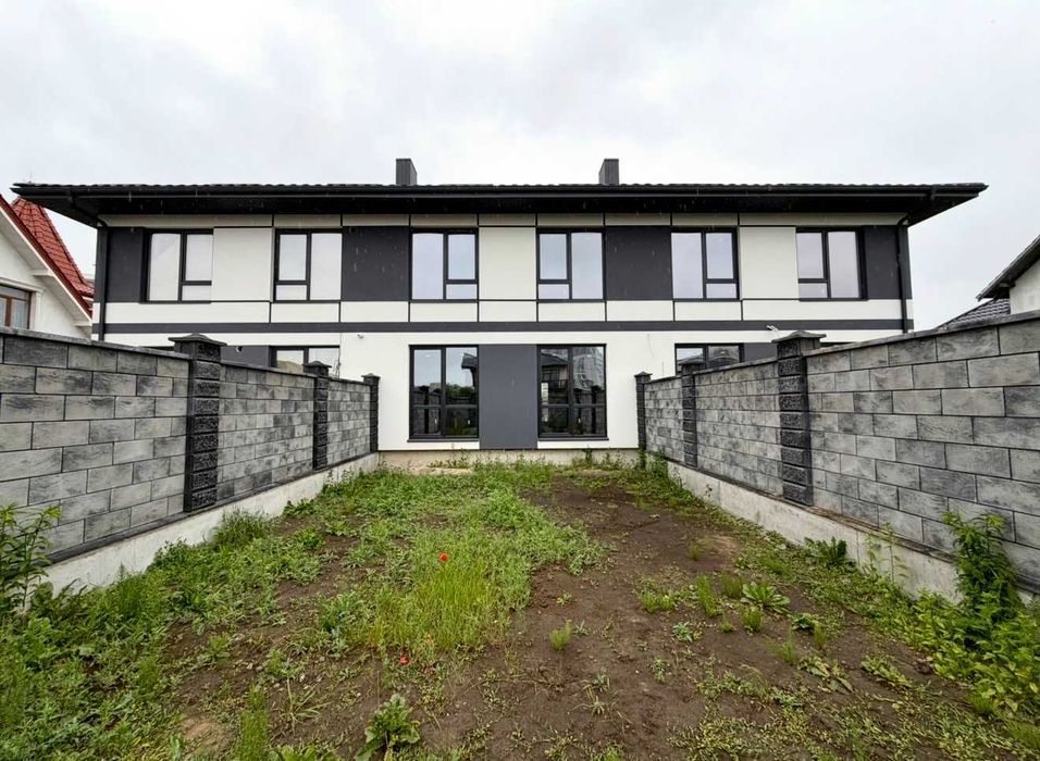 Продам котедж з міськими комунікаціями. Ділянка 2 сот. Екватор