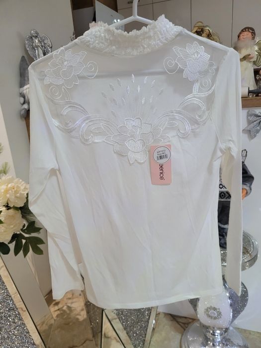 Bluzka zrobiona koronką SM