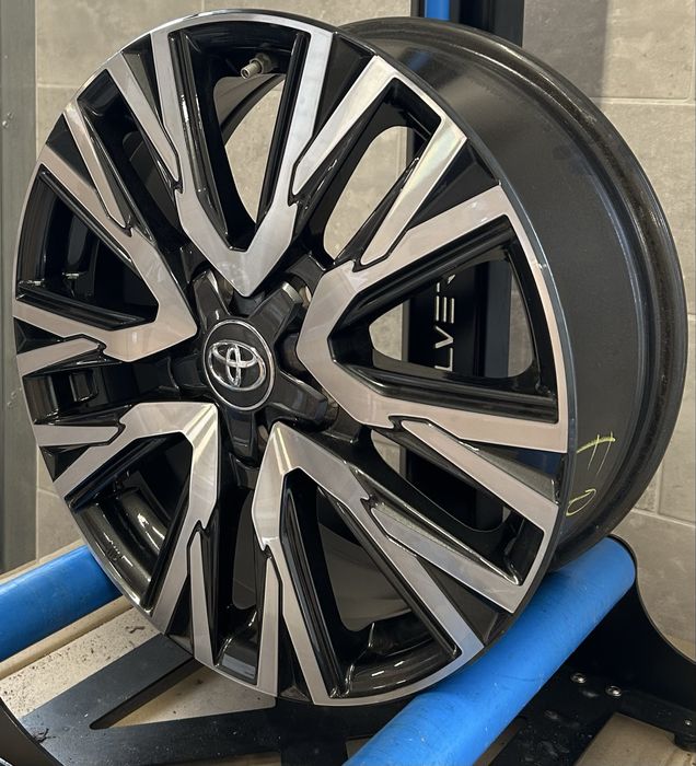 PF 50 Alufelga 17 Toyota Corolla Auris 5x114,3 ET 50 Felga