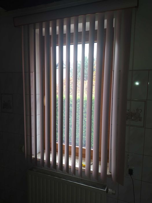 Roleta okienna pionowa szer.120 wys.160. Cana za dwie sztuki.