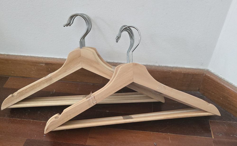 Cabides de roupa de madeira - 5 unidades