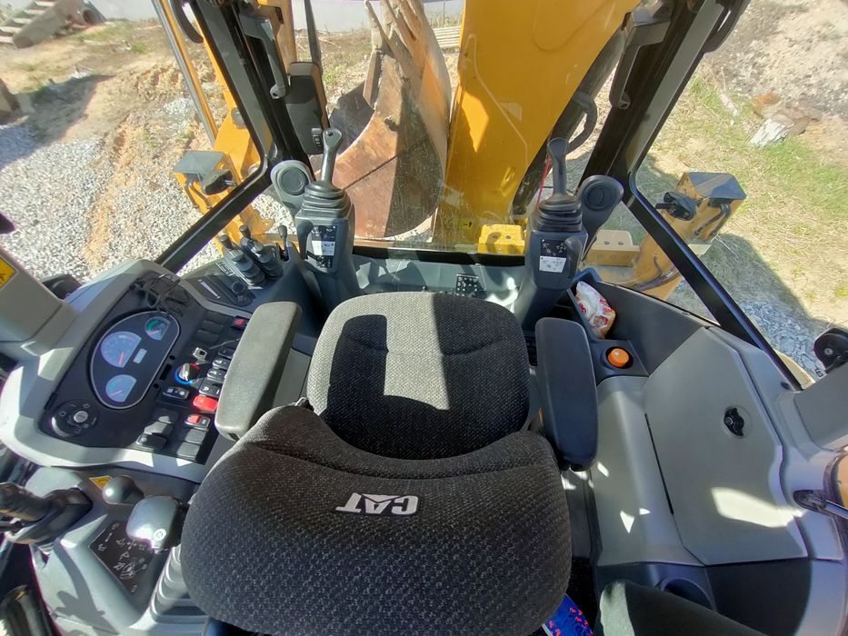 CAT 428(432)F2  2018г.в.