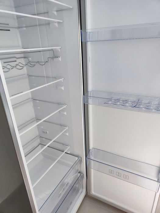 Frigorífico BEKO cinzento