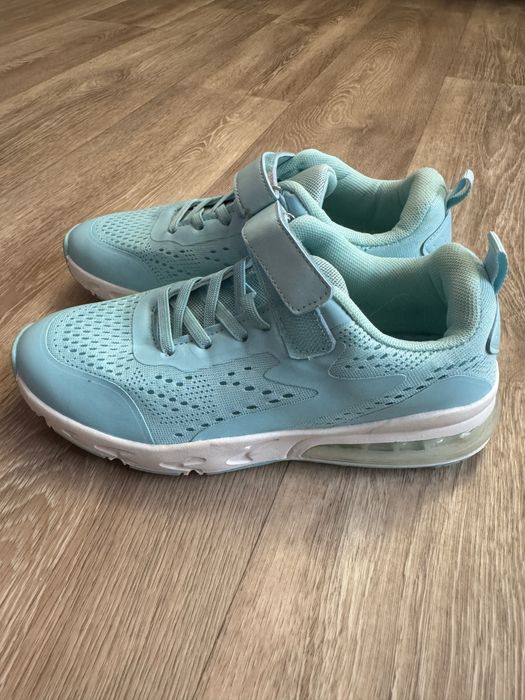 Кроссовки reserved