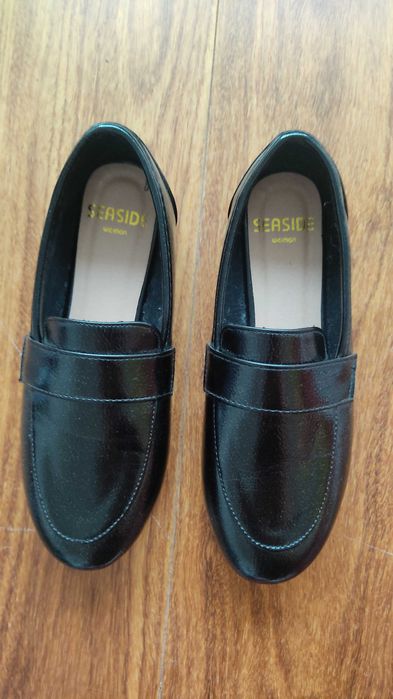 Black patent leather shoes, size 35, Seaside