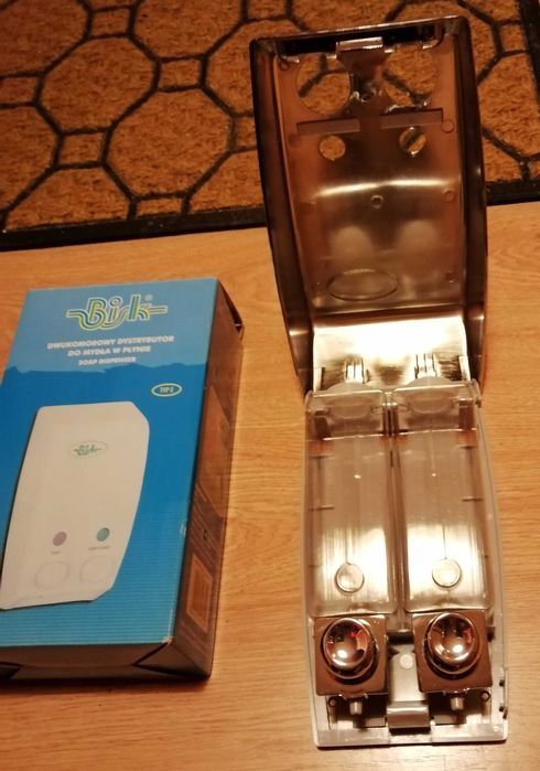 Nowy Ręczny dozownik do mydła naścienny "Bisk" (2x400 ml) Srebrny