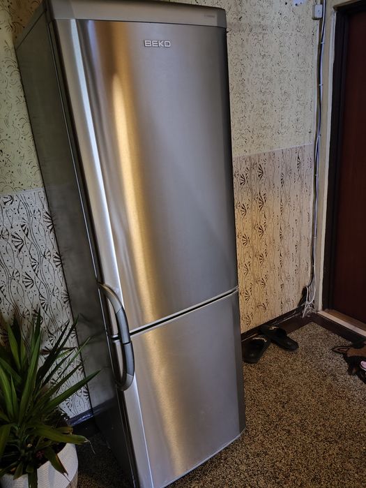 Lodówka chłodziarko zamrażarka  BEKO