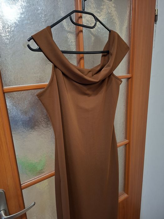 Brązowa czekoladowa sukienka Zara L 40 lejący sie dekolt