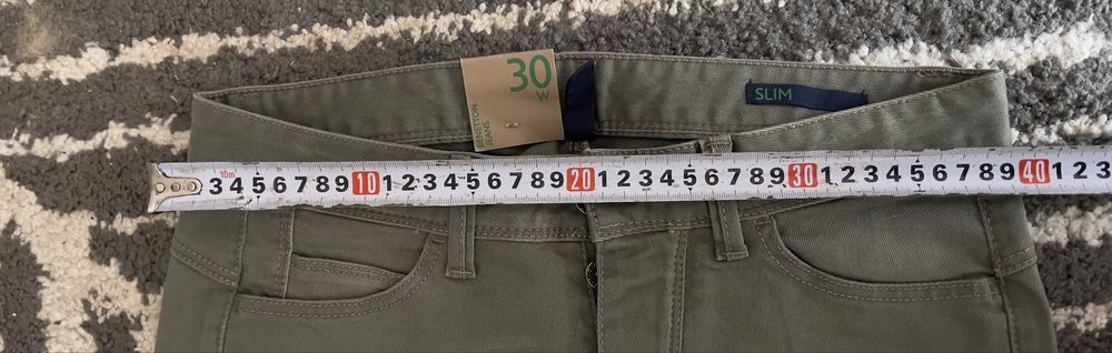 Джинсы Benetton. разм 30. Новые!