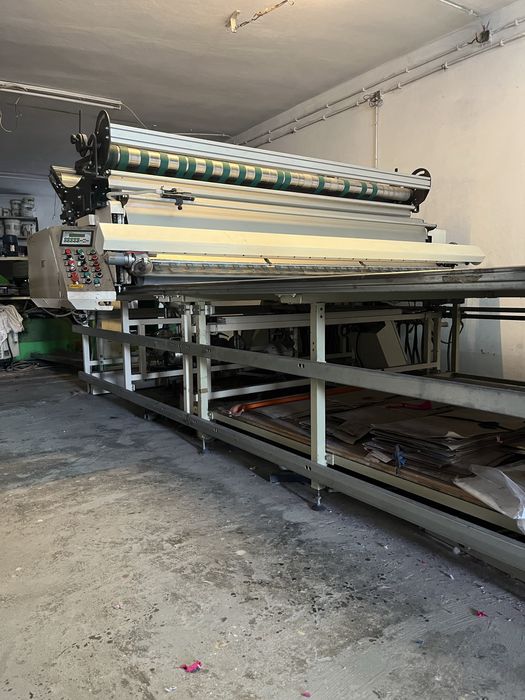 Mesa com carro automatico de estender