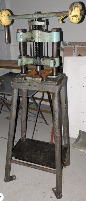 Prasa balansowa PRL solidna