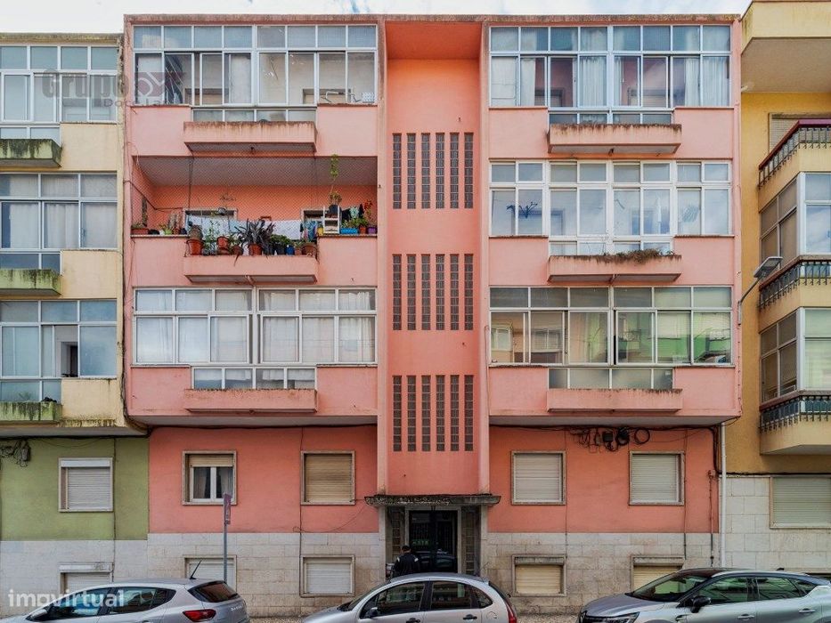 Apartamento T3 com Logradouro na Damaia (Águas Livres) - Excelente ...