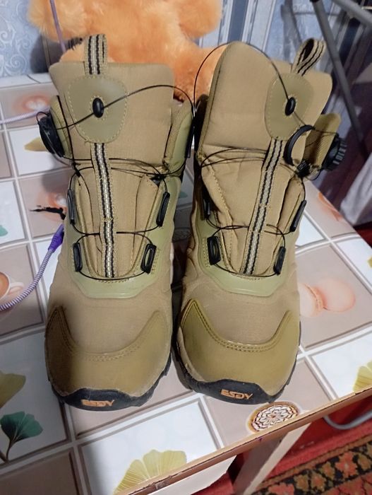 Продам Берцы новые