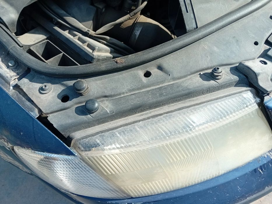 Ótica / farol direita VOLKSWAGEN Passat (3B2)