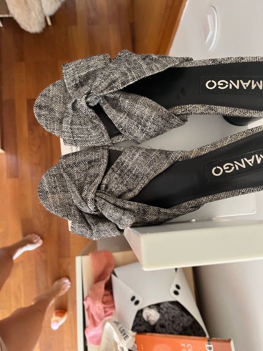 Mules sofisticadas cinza mesclado da Mango T39