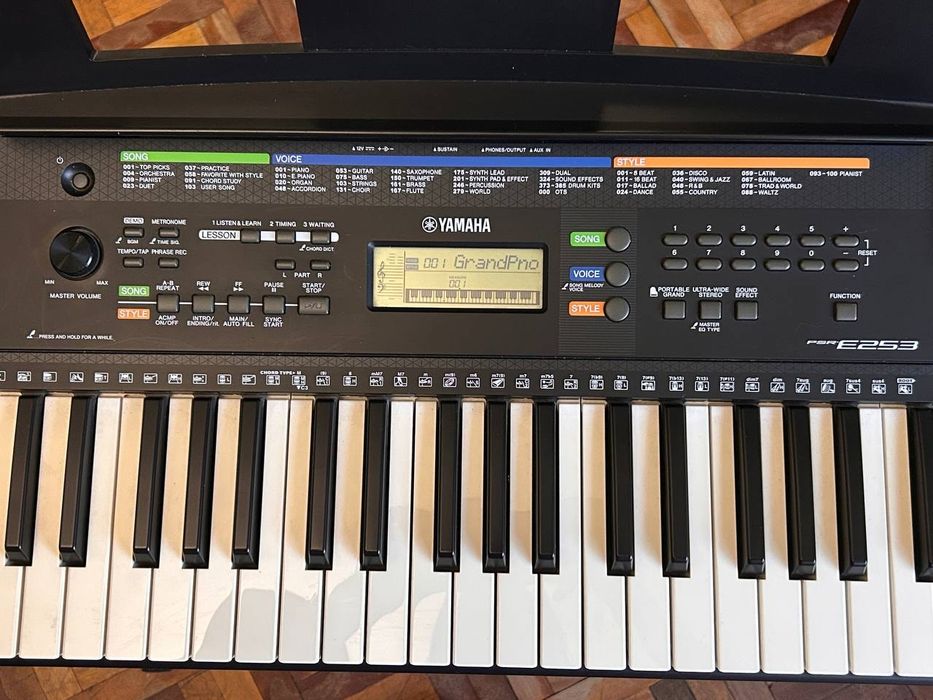 Синтезатор Yamaha PSR E253
