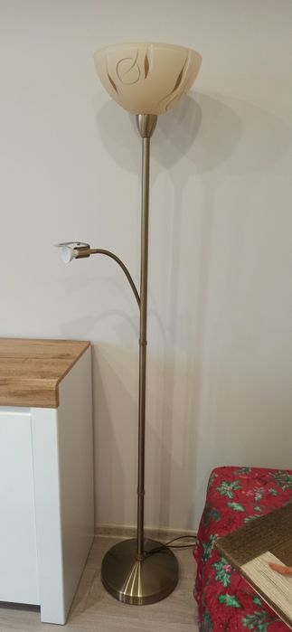 Lampa stojąca z regulacją światła