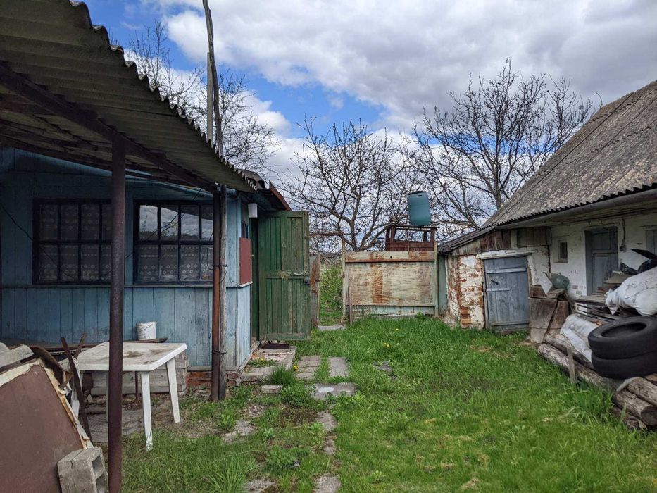Будинок з земельною ділянкою